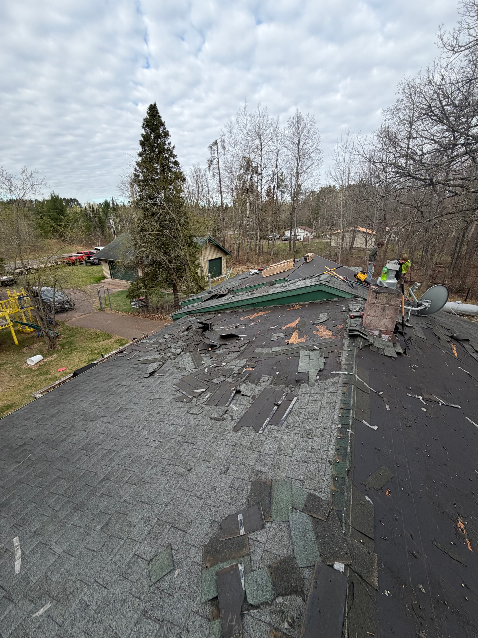 Gallery photos for 1,800 Sq Ft Roof Tear-Off and Replacement Done in a Day: Image #8