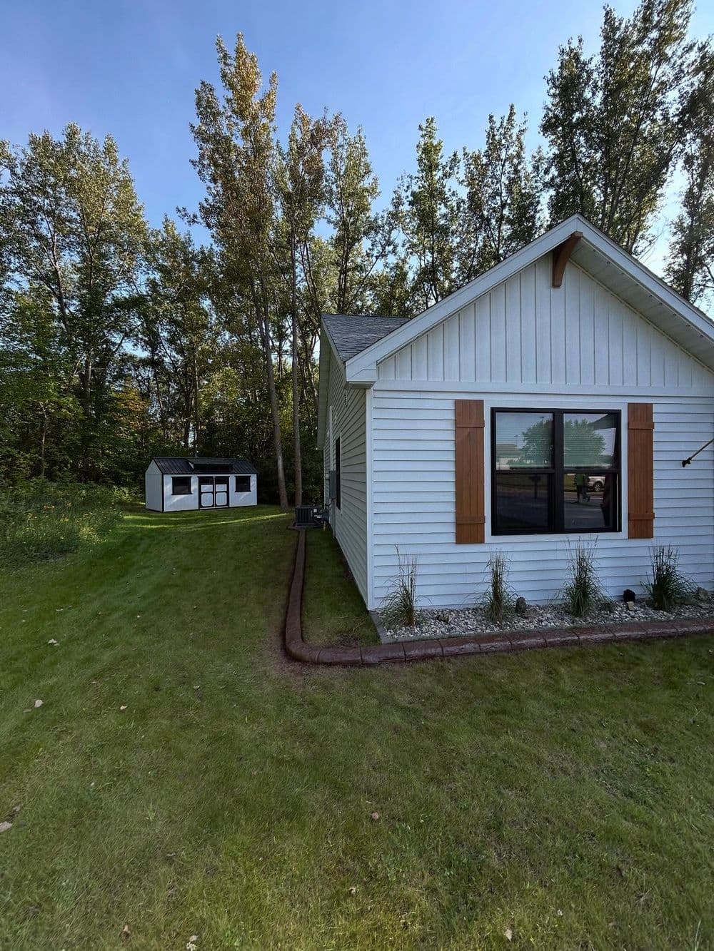 Gallery photos for Fresh Concrete Curbing Install Sharpens Up a Solon Springs Yard: Image #7