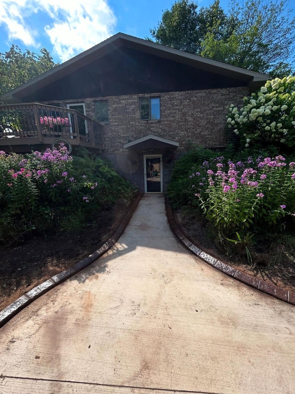 Gallery photos for Natural Stone Curb Install Cleans Up Overgrown Garden Beds: Image #3