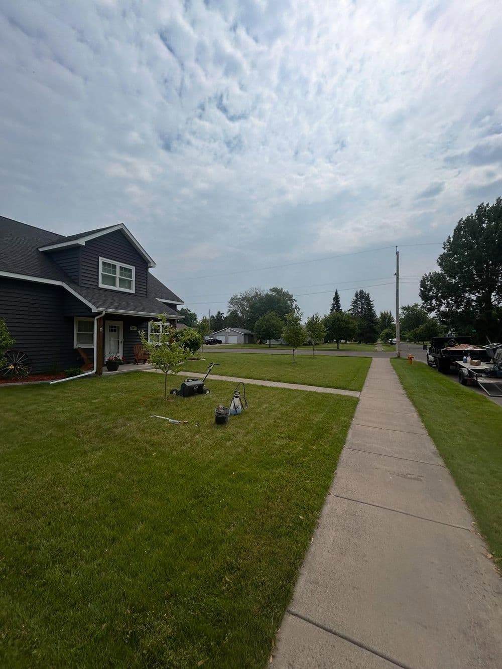 Gallery photos for Clean 2-Foot Tree Rings That Make Your Yard Stand Out: Image #2